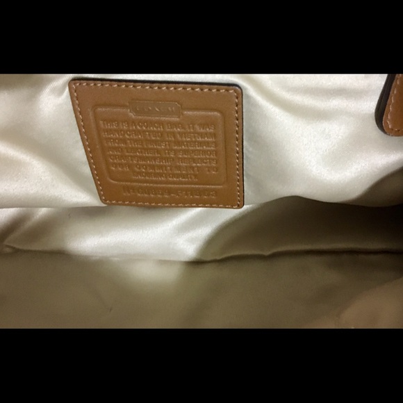 Coach bag in signature khaki jacquard fabric. - Picture 5 of 5